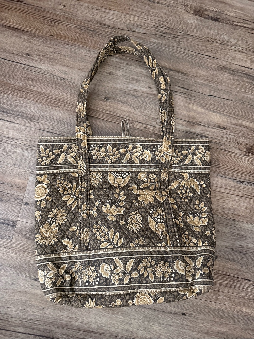 Vera Bradley tote bag!!
Browns
Very good used condition!